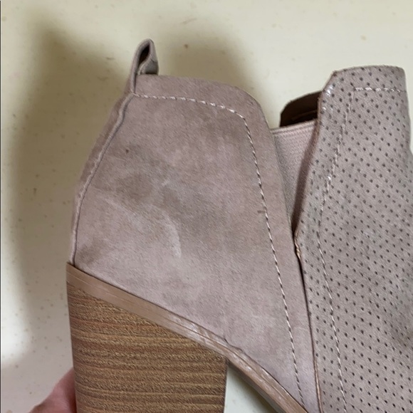 Women’s taupe brown heeled bootie size 9.5 - Picture 6 of 6